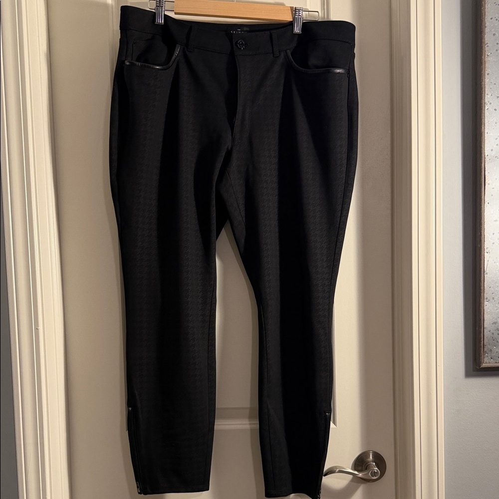 White House Black Market Women's Black Cropped Pants